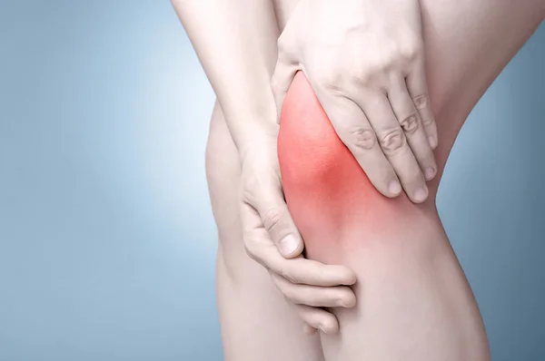 Woman with knee pain — Stock Photo, Image