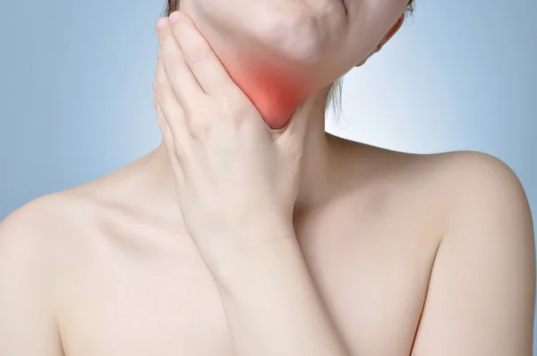 Mujer con dolor de cuello — Foto de Stock