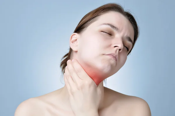 Mujer con dolor de cuello — Foto de Stock