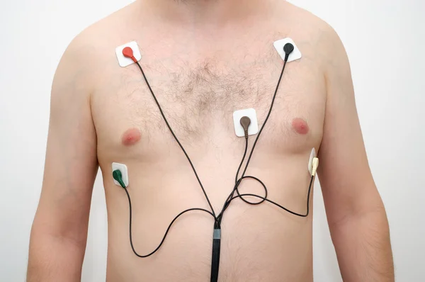 Człowiek sobie monitorowania EKG metodą Holtera — Zdjęcie stockowe