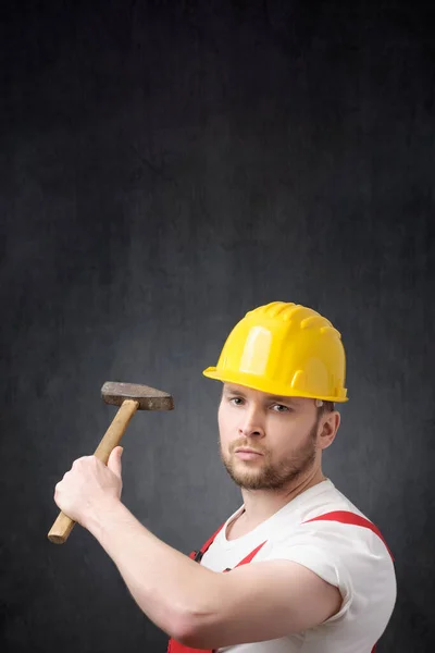 Portrait of a construction worker with hammer — Stock Photo, Image