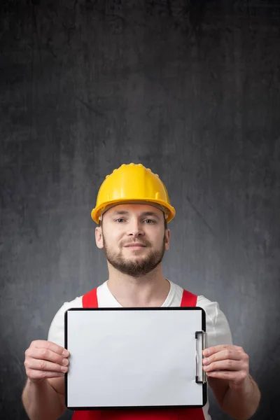 Worker Showing Clipboard Blank Paper — Stock Photo, Image