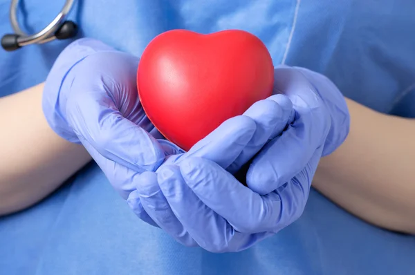 Doctor holding a heart — Stock Photo, Image