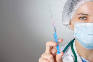 Şırıngalı kadın doktor