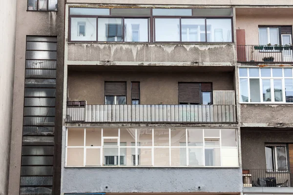 Balcones Terrazas Edificios Viviendas Comunistas Decadencia Estado Diplomático Belgrado Serbia — Foto de Stock