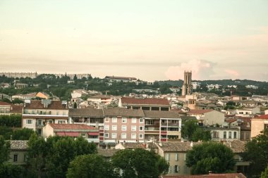 Aix 'li Panorama, Katedral Saint Sauveur Katedrali kulesi ile yukarıdan görüldü. Aix en provence Güney Fransa 'nın en büyük şehirlerinden biridir.