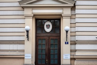 BELGRAD, SERBIA - 17 Nisan 2021: Avusturya 'nın Belgrad büyükelçiliğini gösteren imza. Bu, Avusturya federal cumhuriyetinin Sırbistan 'daki resmi temsilcisidir.