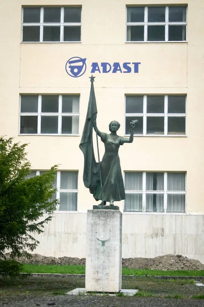 Adamov Czechia Abril 2014 Estatua Comunista Monumento Socialista Frente Oficina — Foto de Stock