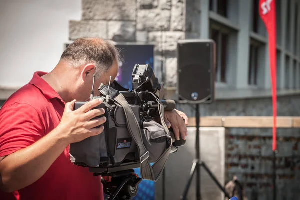 Ljubljana Eslovenia Junio 2021 Camarógrafo Hombre Usando Una Cámara Radiodifusión — Foto de Stock