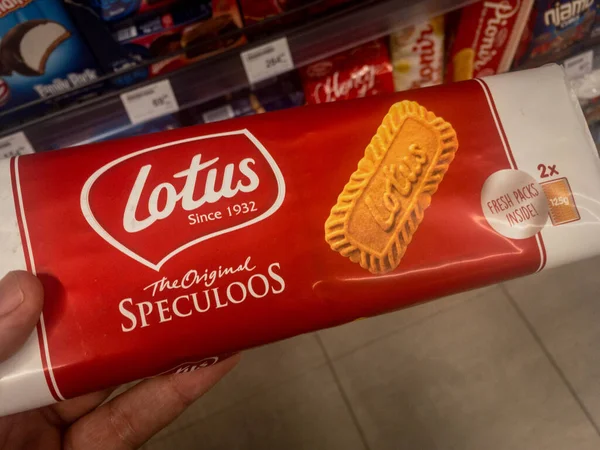 Belgrade Serbia 2021年7月28日 Lotus Speculoos标志在一包饼干上 在贝尔格莱德出售 Lotus Speculoos 或Biscoff 是比利时投机活动的主要制造者 — 图库照片