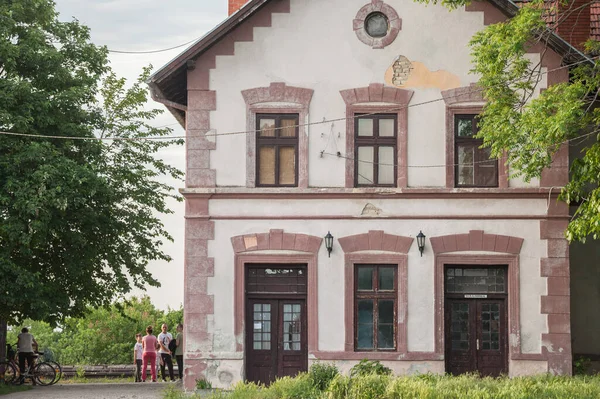 Banatski Karlovac Serbia May 2021 Crowd People Waiting Train Front — Stock Photo, Image