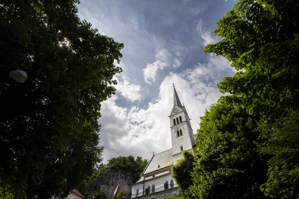 Saint Martin Kilisesi Güneşli Bir Öğleden Sonra Slovenya Bled Cerkev — Stok fotoğraf