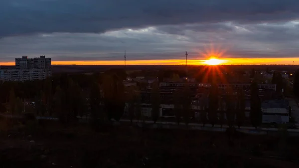 Ukrayna 'nın Kharkiv şehrinde gün doğumu veya gün batımı
