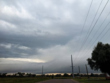 İyi tanımlanmış bir sabah bulutu.