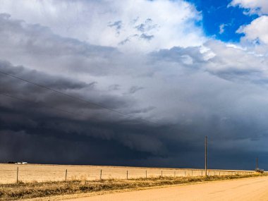 Doğu Colorado 'nun yüksek ovalarında Mart fırtınası.