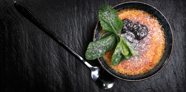 Dessert crème brulee — Stockfoto