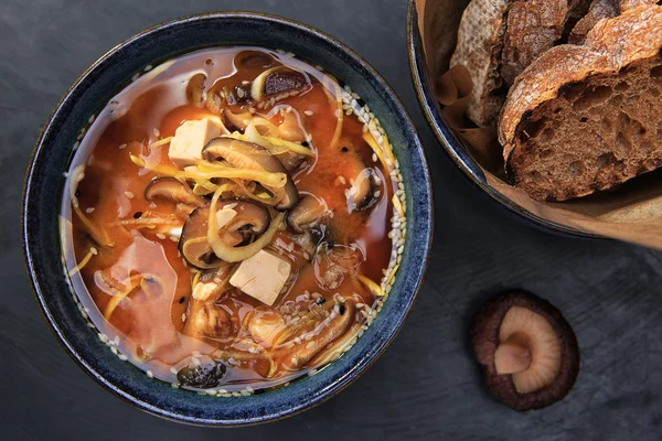 Miso çorbası, üstten görünüm