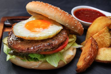 Burger et ve yumurta