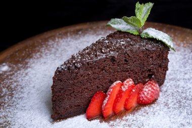 Çikolata Sacher çilek ile