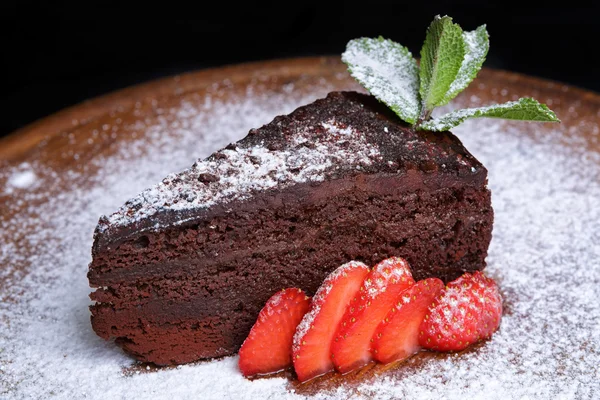イチゴとチョコレートのトリュフ ケーキ — ストック写真