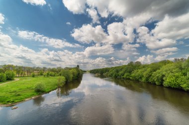 nehir ile manzara ve bulutlar ile gökyüzü