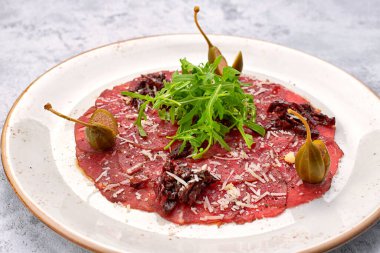 Taze et carpaccio çok güzel servis ediliyor..