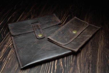 Klasik kahverengi deri evrak çantası