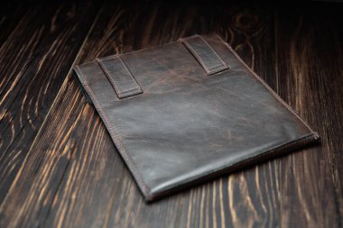 Klasik kahverengi deri evrak çantası