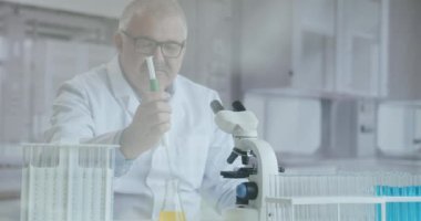 Kimyagerler laboratuvarda antiretroviral ilaçlar bulmak için kimyasalları karıştırdılar, kanda virüsü tespit etmek için deneyler yapıldı, COVID-19 'a karşı potansiyel ilaç ve aşı geliştiricileri bulundu.