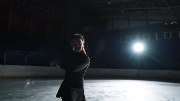 Slow motion: Cinematic shot of young female artistic figure skater is performing a womans single skating choreography on ice piink before start of a competition. Begrip vrijheid — Stockvideo