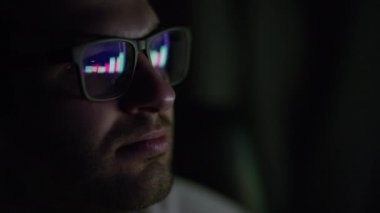 İnovasyon Çevrimiçi Ticaret Borsası Durgunluğu Fikir Fırtınası Fikirlerini Topluyor Finans Projesi İşadamı Girişimci Veri Analizi Stratejisi