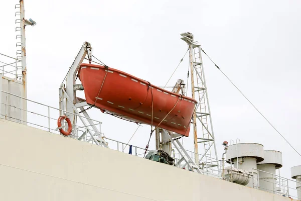 Lifeboat Hangs Sling Large Cargo Ship — Stock Photo, Image
