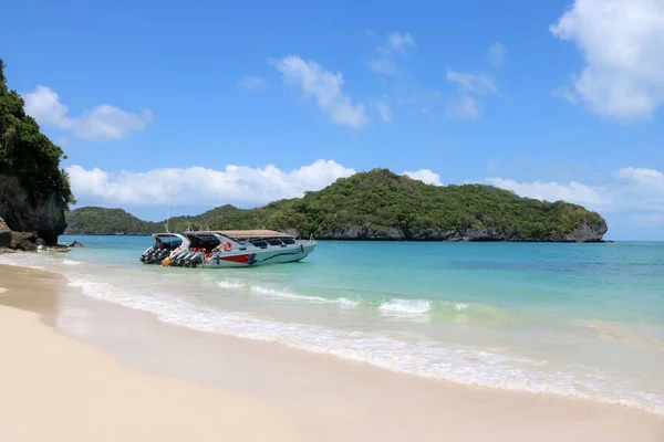 Hors Bord Touristique Amarré Sur Plage Des Îles Ang Thong — Photo