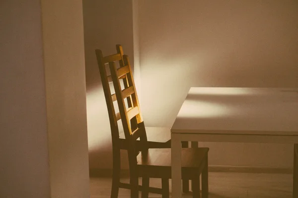 Kleurcorrectie voor het beeld van twee stoelen en tafel stijl in het prachtige licht — Stockfoto