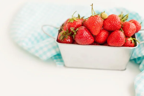 Metal box full of strawberry — Stock Photo, Image