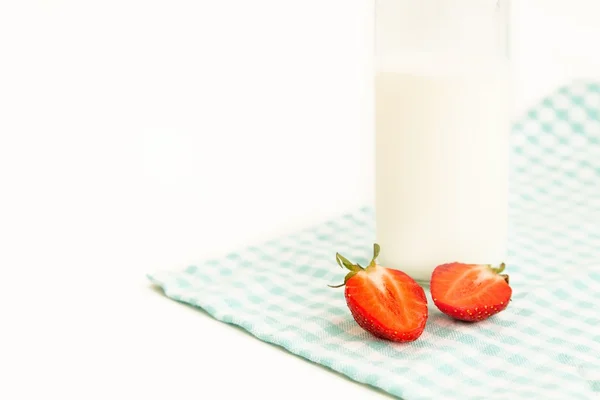 Ripe strawberries and bottle of milk — Stock Photo, Image