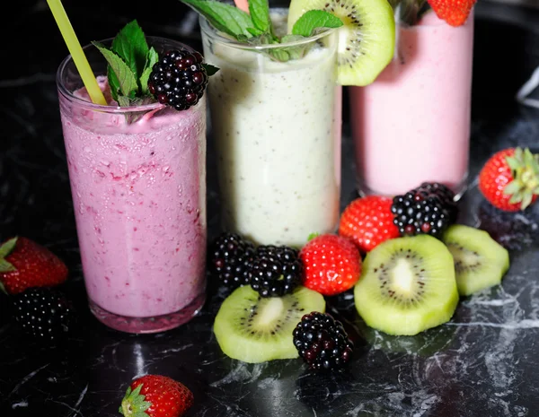Glasses with smoothies — Stock Photo, Image
