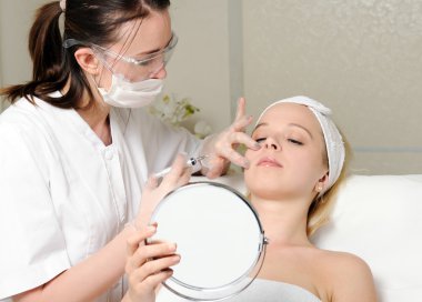 Güzellik tedavi enjeksiyon