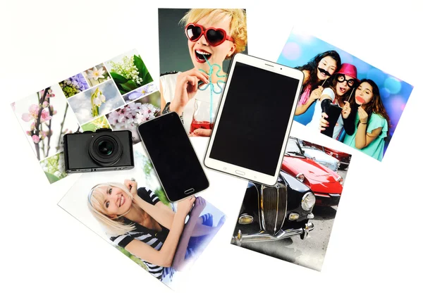 Gadgets mit gedruckten Fotos — Stockfoto