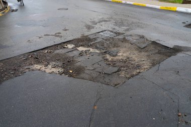 Kaplama hazırlığı ve kötü yolların kısmi onarımı.