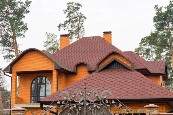 Système Gouttière Pluie Maison Cadre Construction Tuyau Cheminée Brique Sur Images De Stock Libres De Droits