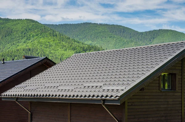 Metalowy Dach Budowa Drewniany Dom Tle Góra Rynna Deszczowa Zdjęcia Stockowe bez tantiem