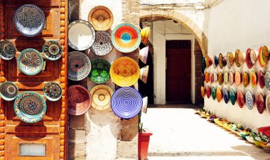 Kil: Chefchaouen, Marocco Çarşısı tabaklar, tajines ve tencere yapılmış