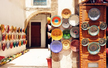Kil: Chefchaouen, Marocco Çarşısı tabaklar, tajines ve tencere yapılmış