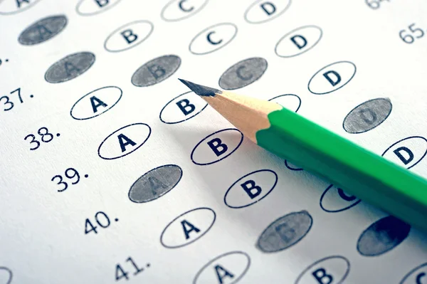 Test scorekaart met antwoorden. Onderwijs concept — Stockfoto