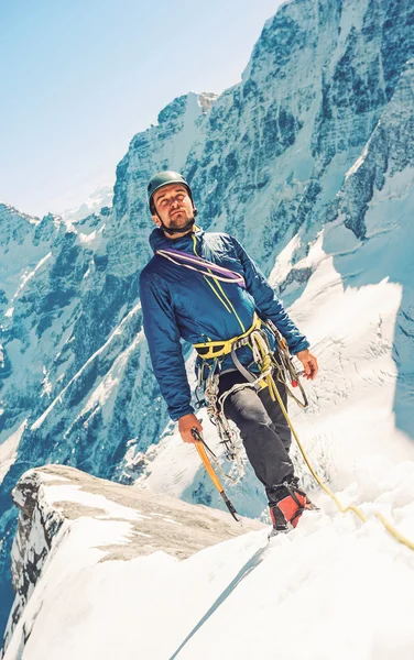 Group of  climbers reaching the summit, Nepal Himalayas — Stock Photo, Image