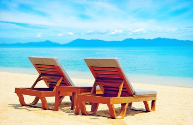 plaja yakın deniz sandalyeler