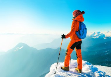 Dağlarda hiking. Aktif spor kavramı