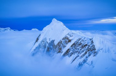 Dağ tepe. Herhangi bir zamanda. Milli Parkı, Nepal.