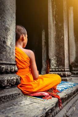 Angkor Wat keşiş. Cambo ta Prohm Khmer antik Budist tapınağı